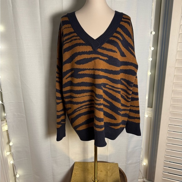JODIFL Brown and Black V-Neck Sweater with Animal Print - Picture 1 of 6